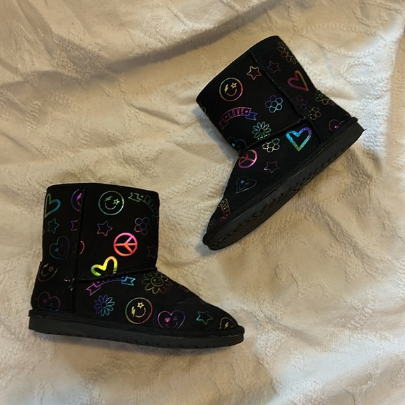 Girls Fun Shiny Emoji Black Doodle Chalet Boots Size 13 - Picture 4 of 12